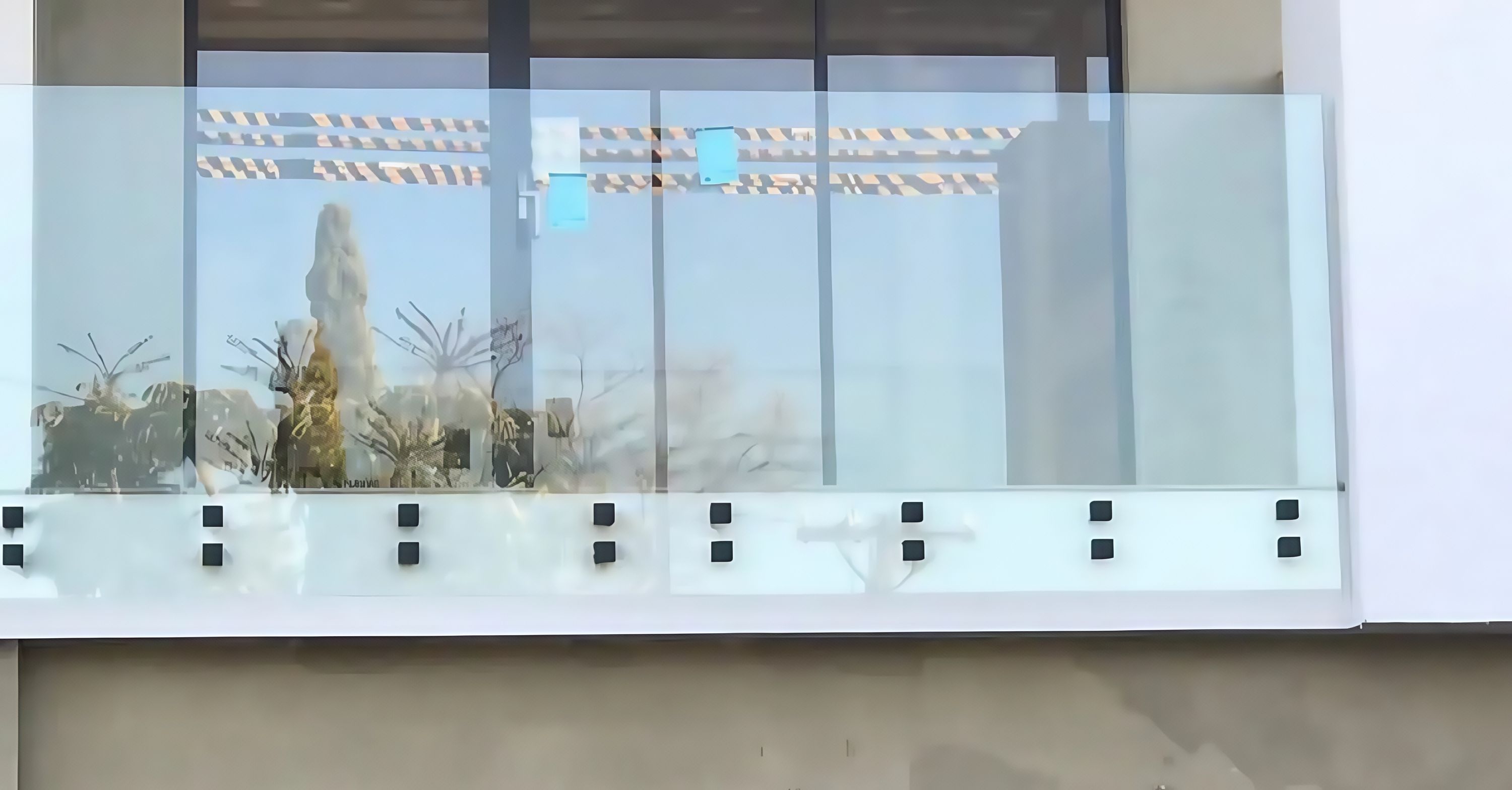 glass-standoff-scene-horizontal-02.png